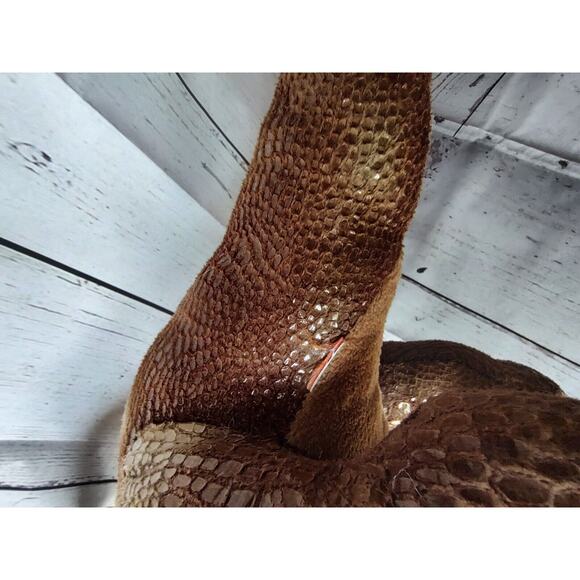 Wild Republic~17 Inch Velociraptor Plush Dinosaur~Stuffed Toy Animal - Picture 10 of 11